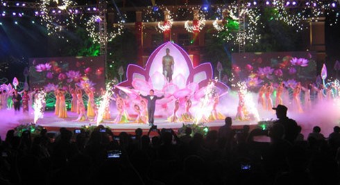 Art performance marks President Ho Chi Minh’s journey for national salvation