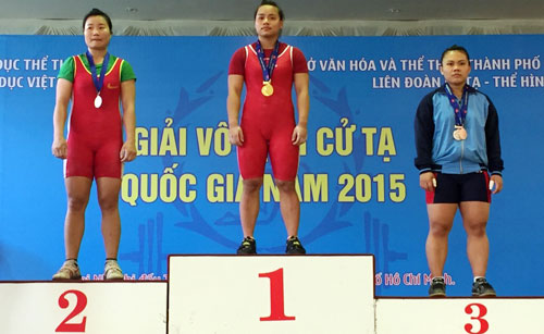 Two Vietnamese lifters compete at junior world champs