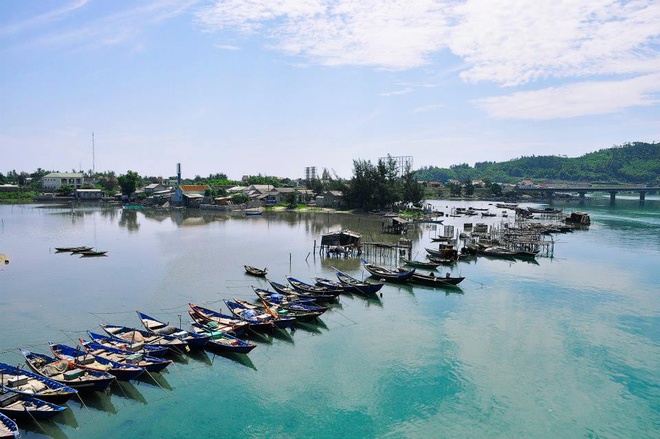 Lap An lagoon’s beauty captivates tourists