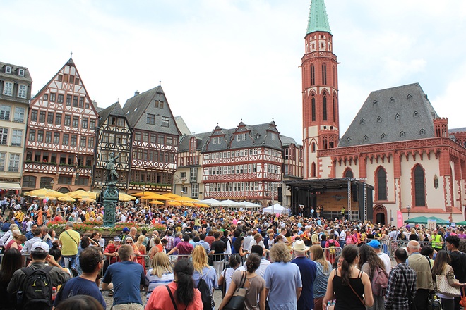 Vietnam lights up German carnival