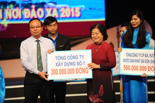 Nearly VND24 billion in support of navy forces’ children and poor fishermen