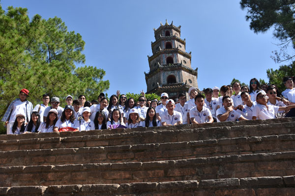 Vietnam Summer Camp 2016 continues exploring beauty of Hue ancient capital