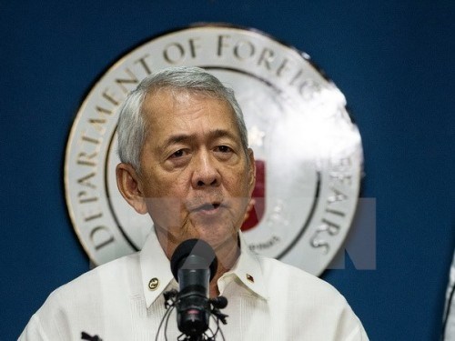 Philippines, Japan urge China to respect PCA ruling
