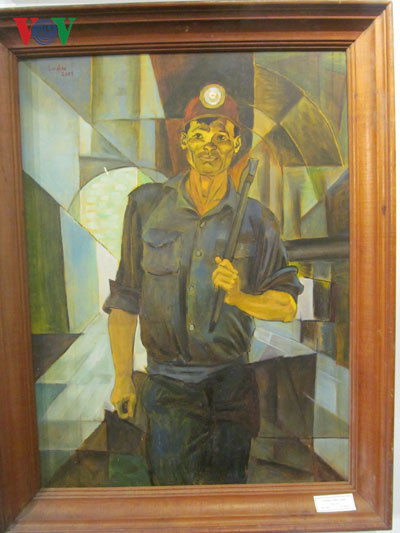 Exhibition on Quang Ninh miners opens in Hanoi