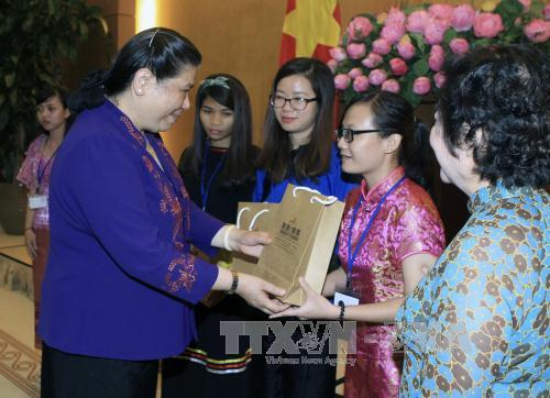 Vice chairwoman of National Assembly cares for ethnic students