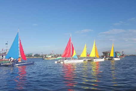 Sailboat performance on Nhat Le River