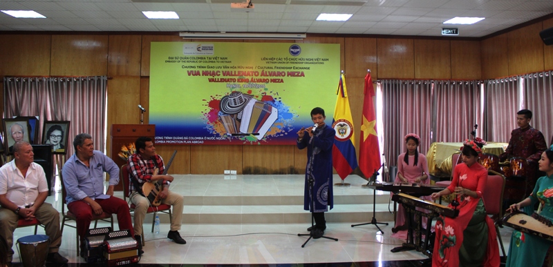 Vietnam - Colombia cultural friendship exchange