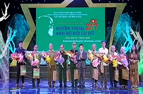 Art exchange with soldiers held in Hanoi