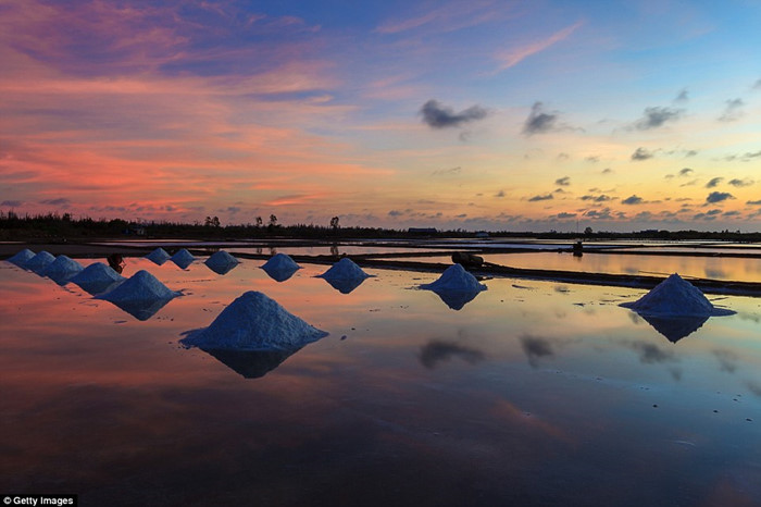 Vietnam’s salt fields among Top spots for enjoying sunset