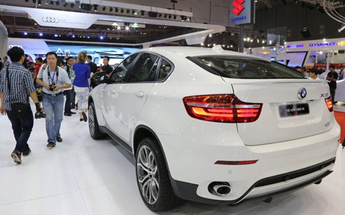 Vietnam imports 49,900 autos in six months