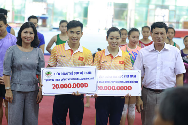 Vietnam Gymnastics Federation gives bonuses to Olympics 2016 qualifiers