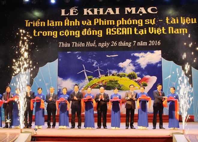 Exhibition on ASEAN community opens in Hue