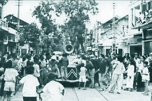 10 most typical moments of August Revolution