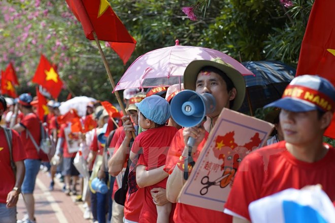 Vietnamese people in Fukuoka, Hiroshima march to protest China