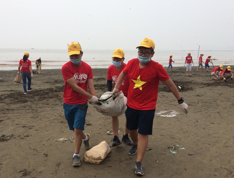 Cleaning the sea campaign organized in Hai Phong city
