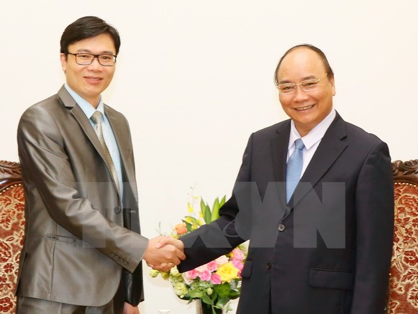 Prime Minister meets France-based Vietnamese professor