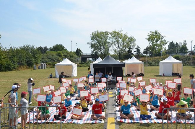 Vietnamese students and youth in Europe enjoy LUMOS Festival
