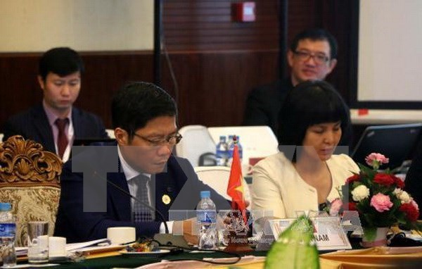 ASEAN economic ministers hold consultation with partner countries