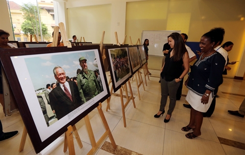 Vietnam-Cuba photo exhibition in Hanoi