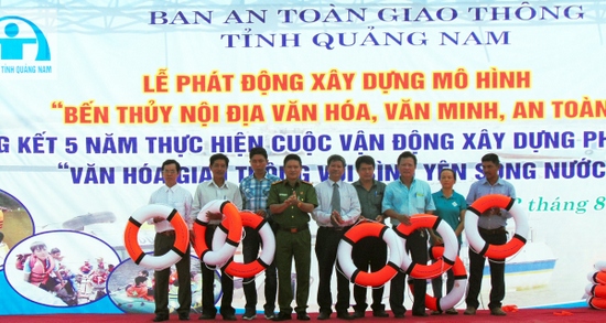 Traffic culture and water safety promoted in Quang Nam province