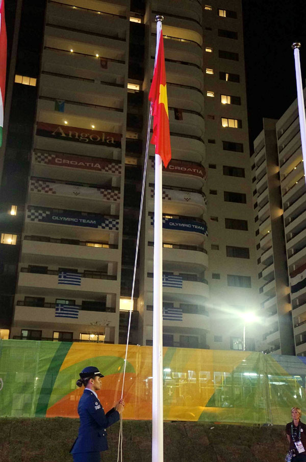 Vietnamese national flag saluted in Olympic Village in Rio de Janeiro