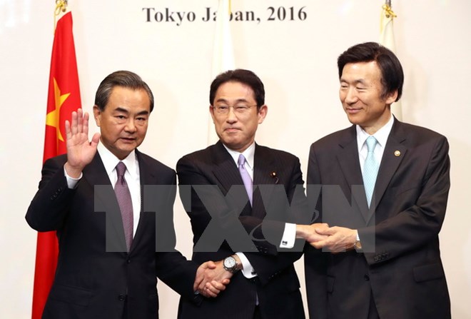 Foreign Ministers of China, Japan and RoK officially meet in Tokyo