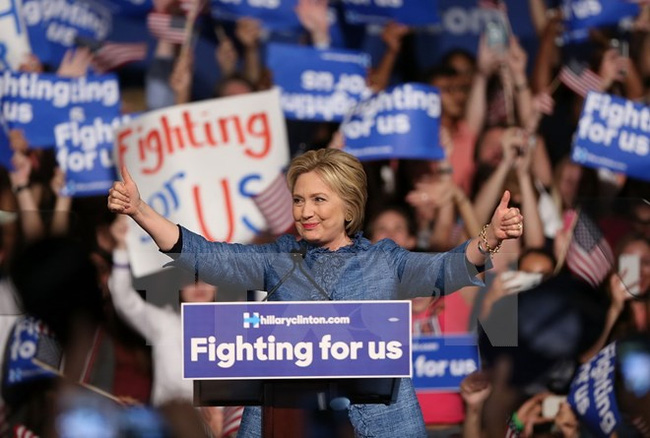 Clinton extends lead over Trump
