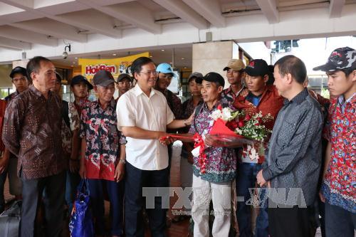 Indonesia repatriates Vietnamese fishermen at sea for the first time