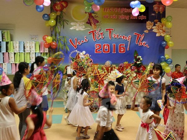 Mid-Autumn Festival held for Vietnamese children in Czech Republic
