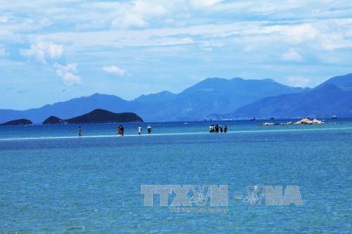 Diep Son archipelago Paradise of blue sea and white sand