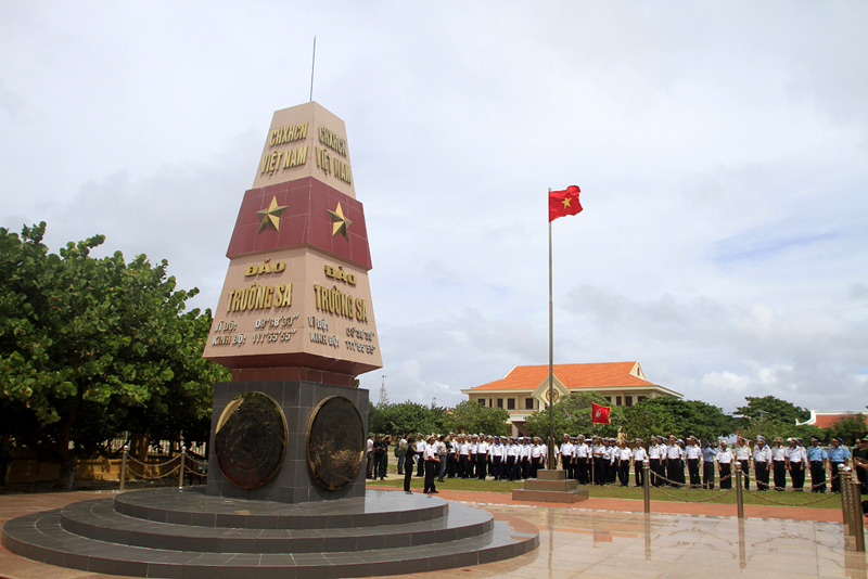 Opportunities for overseas Vietnamese youth to visit Truong Sa archipelago