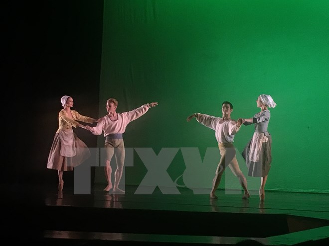 Performance to mark 20th founding anniversary of Hanoi - Toulouse cooperation