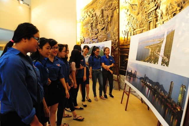 Exhibition on Da Nang over the past 30 years