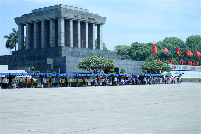 Over 31 thousand people visit President Ho Chi Minh’s mausoleum on National Day