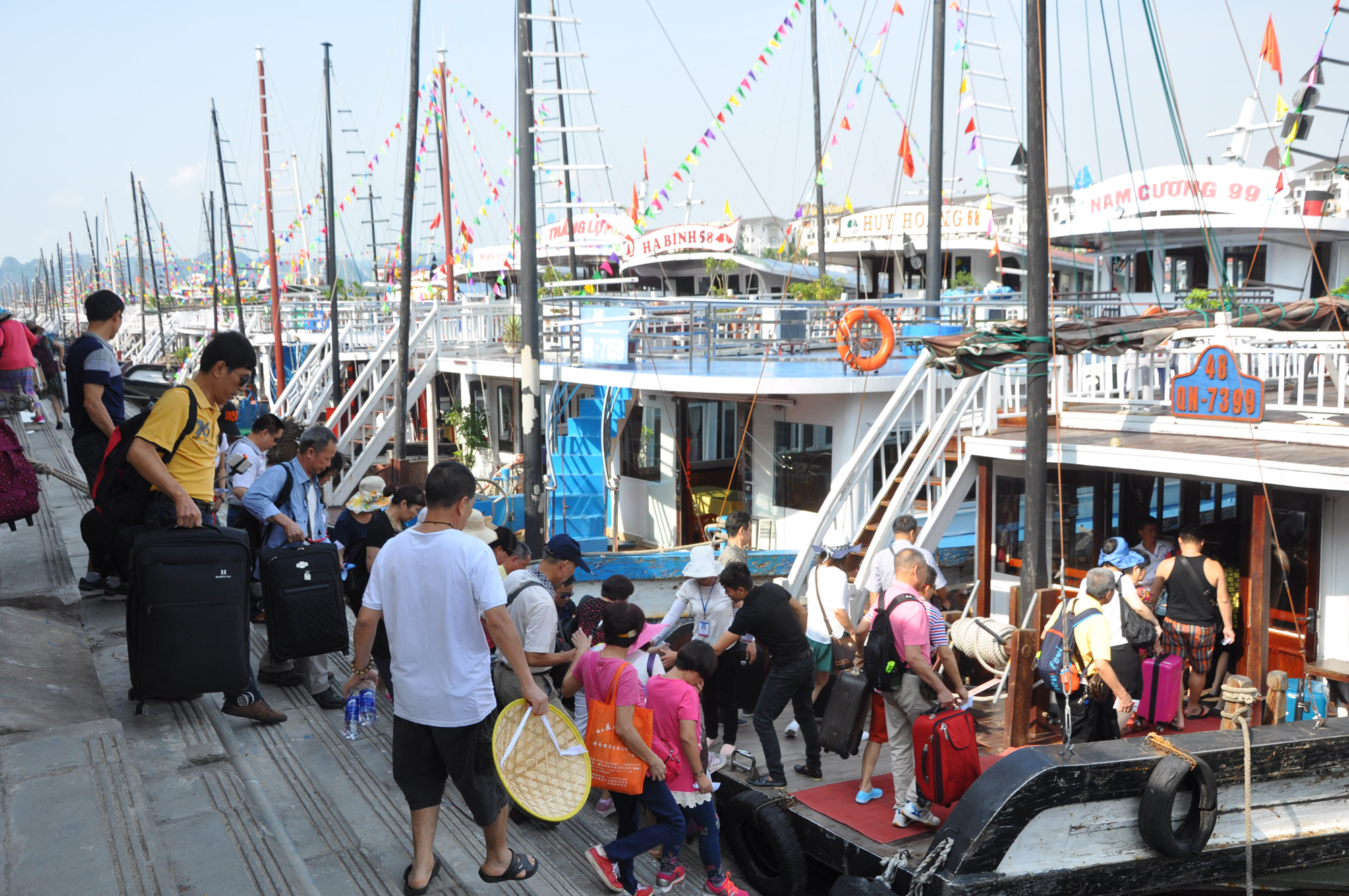 Nine months Vietnam welcomes over 7 26 million foreigners