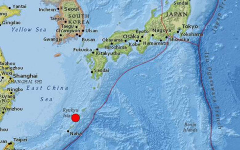 Consecutive quakes hit Japan