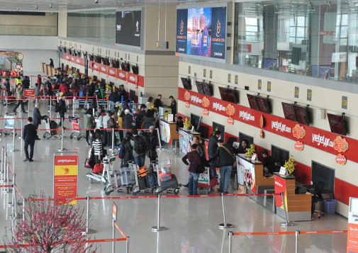 Three carriers open ticket sales for Tet 2017