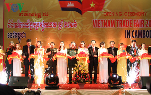 Vietnam Trade Fair 2016 opens in Cambodia