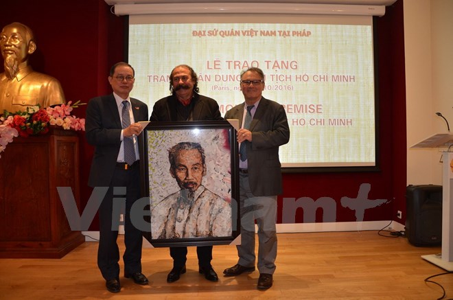 Algerian French artist composes portrait of President Ho Chi Minh