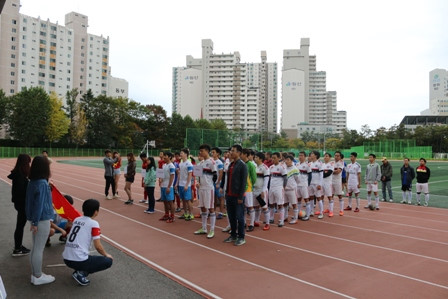 Overseas Vietnamese students in RoK organize football tournament to raise funds to support Central region