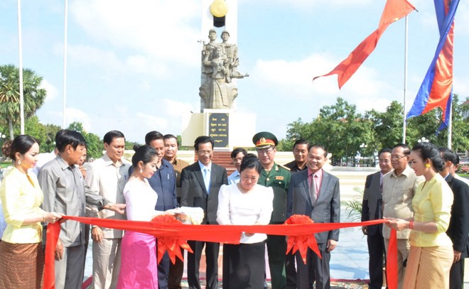Monument to Vietnamese volunteer soldiers inaugurated in Phnom Penh