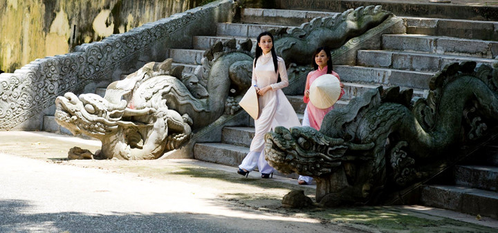 Admiring Hanoi’s architectural heritage through photos