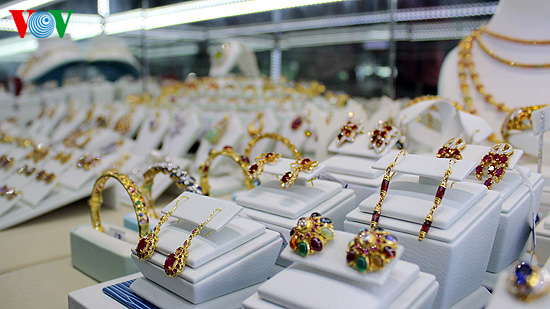 Gem, precious metal exports to Switzerland rise 23 fold