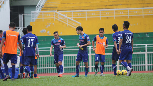 National football team trains for AFF Cup in RoK