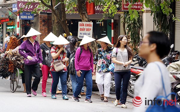 Hanoi opens four free tours