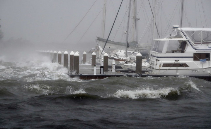 Hurricane Matthew hits US East Coast