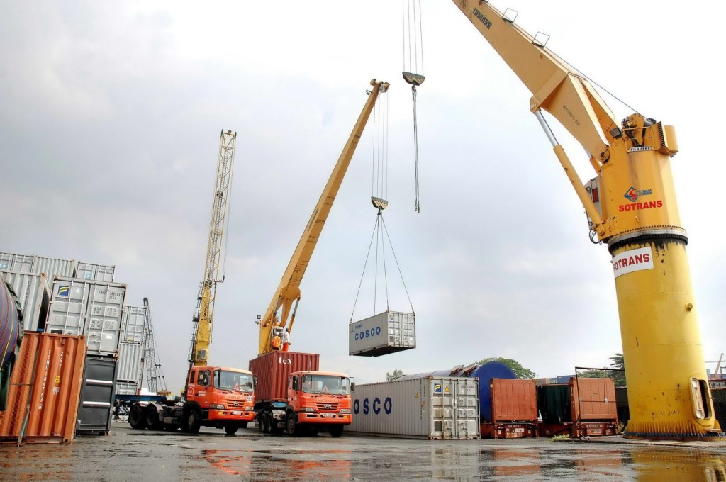 Export and import revenue rises 4 6 in ten months