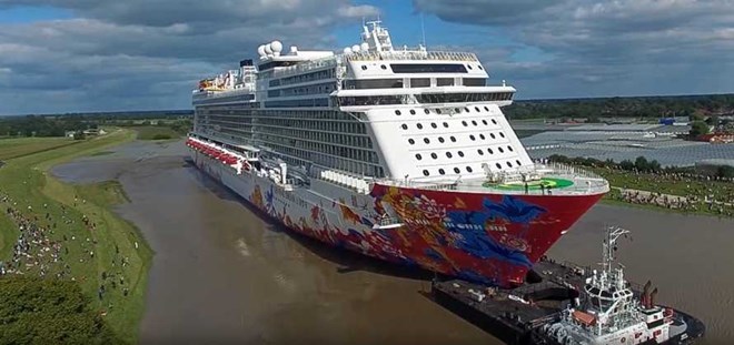 Luxury cruise ship brings visitors to central destinations