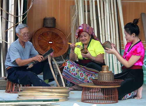 Nghe An province helps mountainous residents consume products