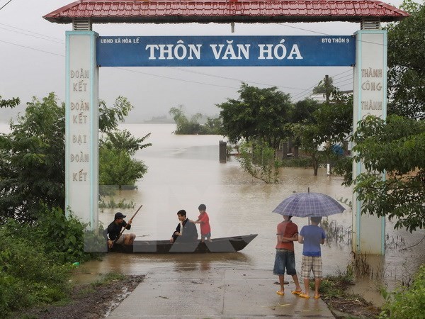 OVs make donations to help flood victims in central region